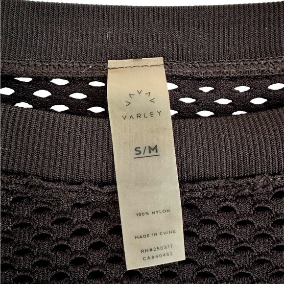 New Varley Black Long Sleeve Workout Top Activewear Yoga Running Gym Shirt S/M - Picture 4 of 7
